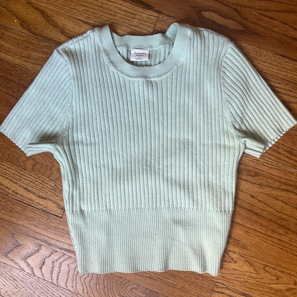 Abercrombie mint green cropped short sleeve sweater